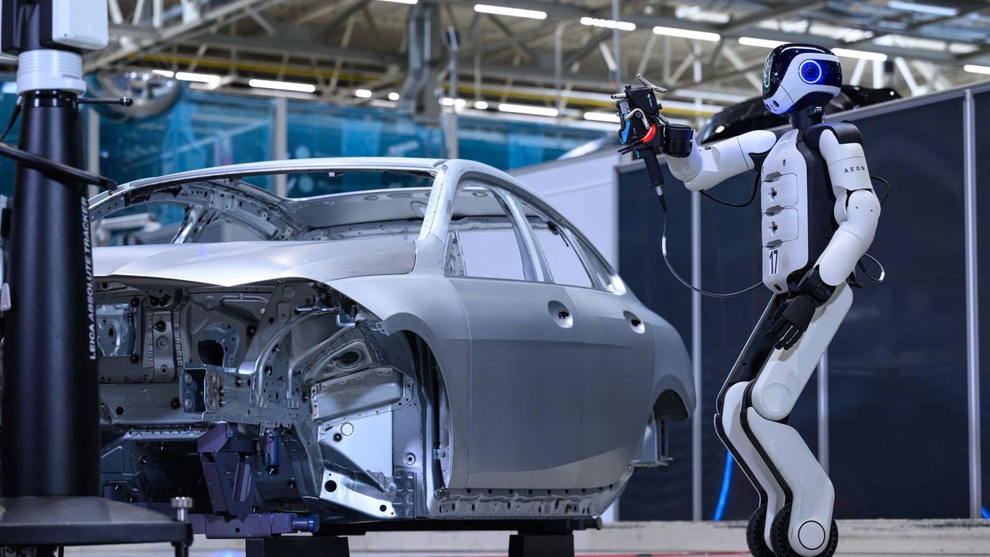 Automobilindustrie: BMW erprobt humanoide Roboter in Produktion