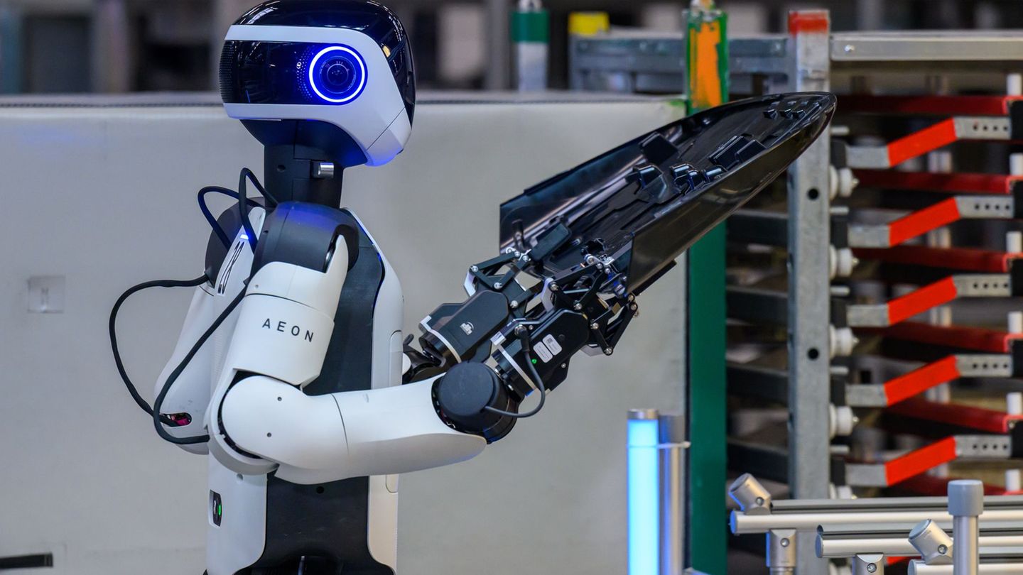 Automobilbranche: Unermüdliche Kollegen: BMW testet menschenähnliche Roboter
