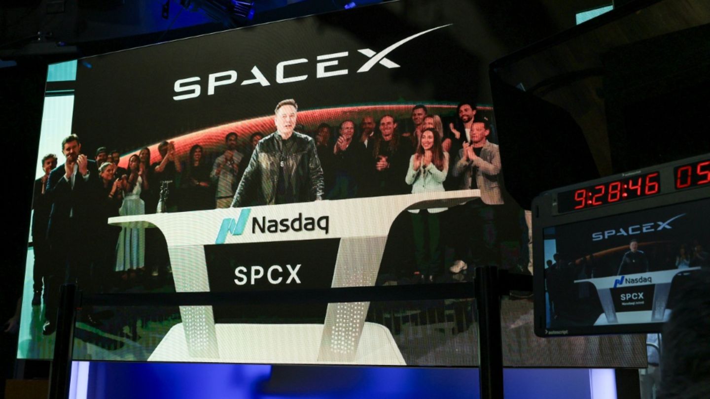 SpaceX-Aktie nach Börsenstart auf Höhenflug - Musk erster Billionär der Welt