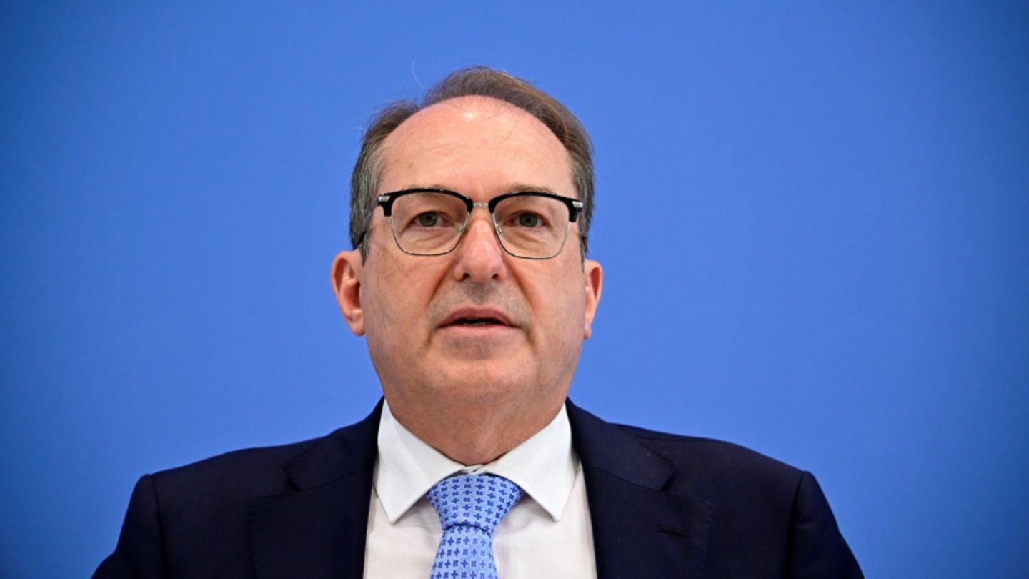 Gestiegene Gefahr: Dobrindt warnt vor Drohnenangriffen auf Bundestag