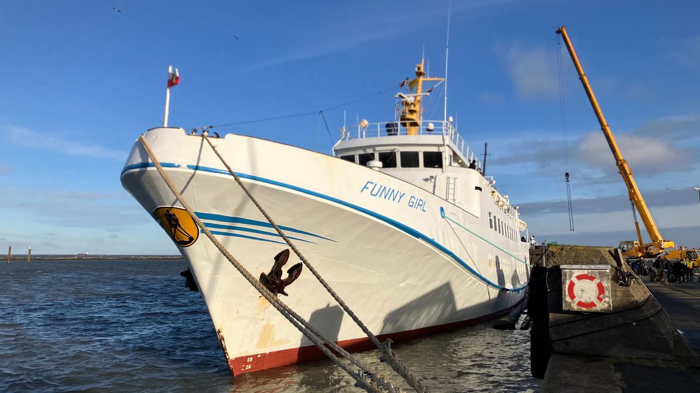 Schifffahrt: Havarierte Helgoland-Fähre hat wieder Festland erreicht