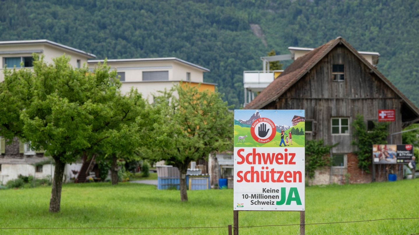 Migration: Schweizer stimmen über Obergrenze für Bevölkerung ab