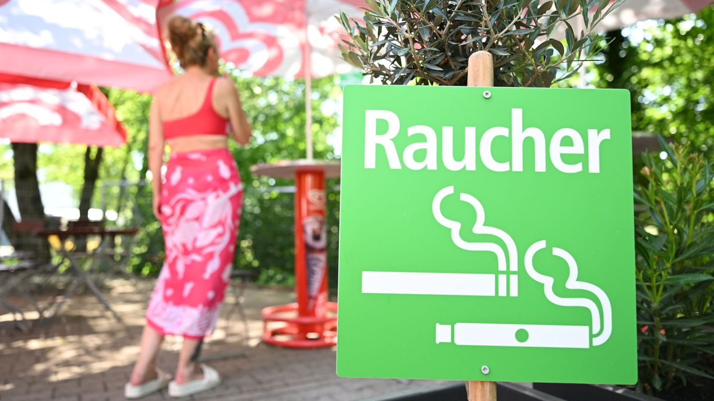 Freizeit: Kippe ja, Shisha nein: Rauchen in Hessens Freibädern erlaubt