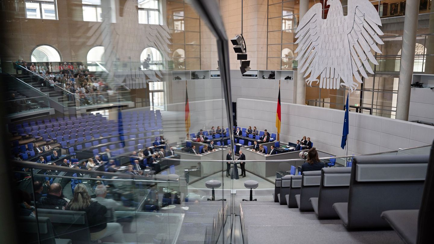 Umfrage: Führungskräfte: Wirtschaftserfolg hängt auch an Demokratie