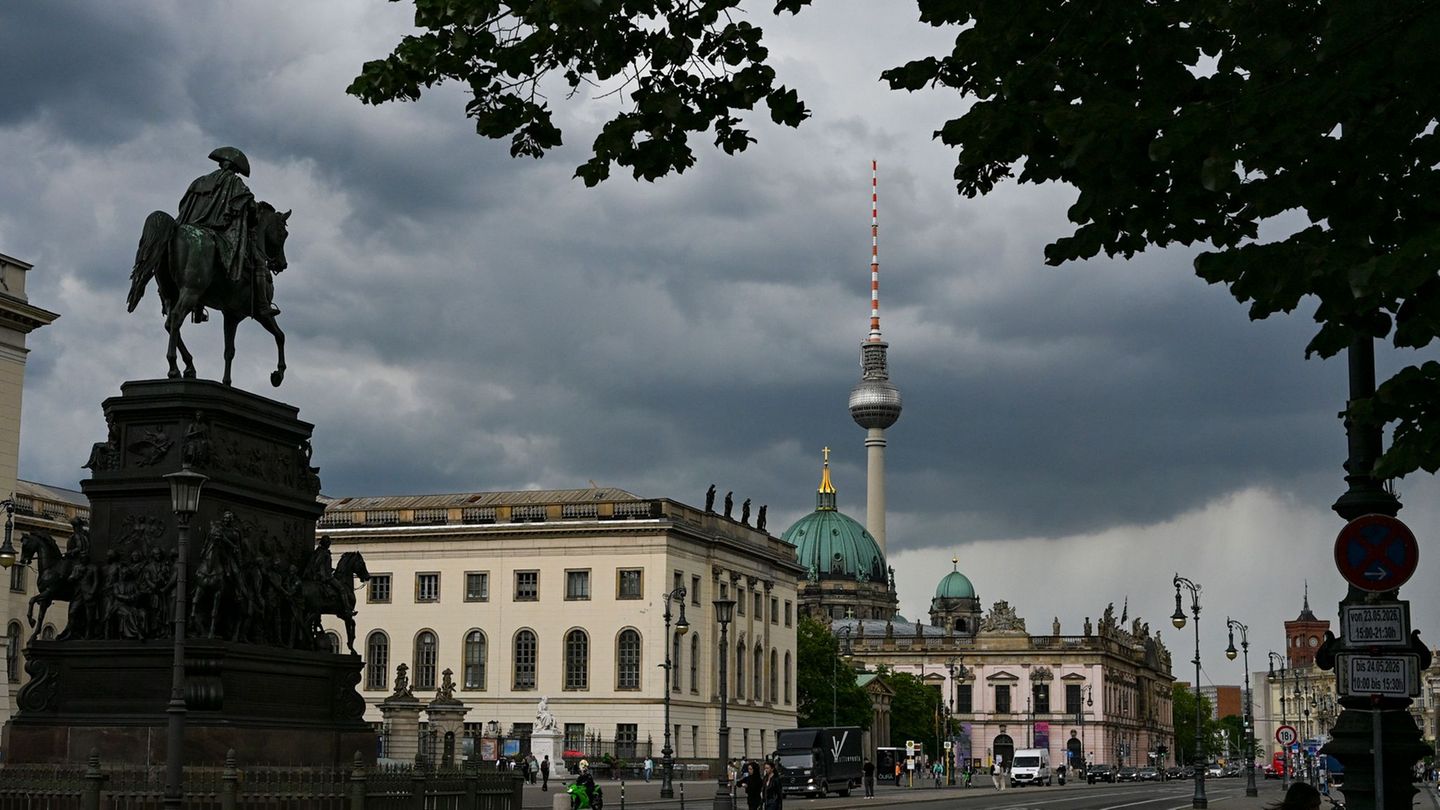 Wetter: Sonntag regnerisch und windig - örtlich Gewitter