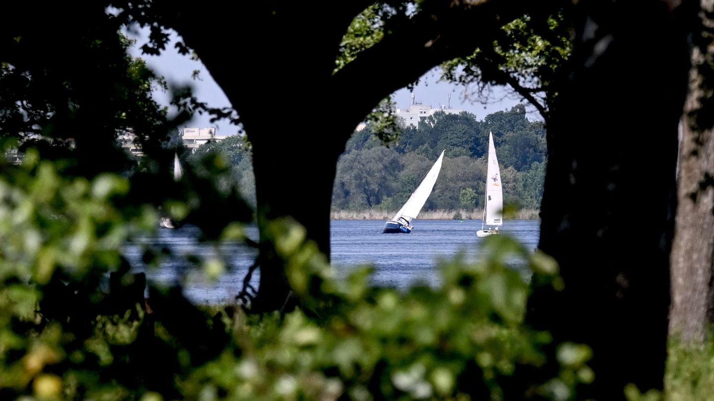 Unfall bei Regatta: Segelboot sinkt - zwei Jugendliche über Bord