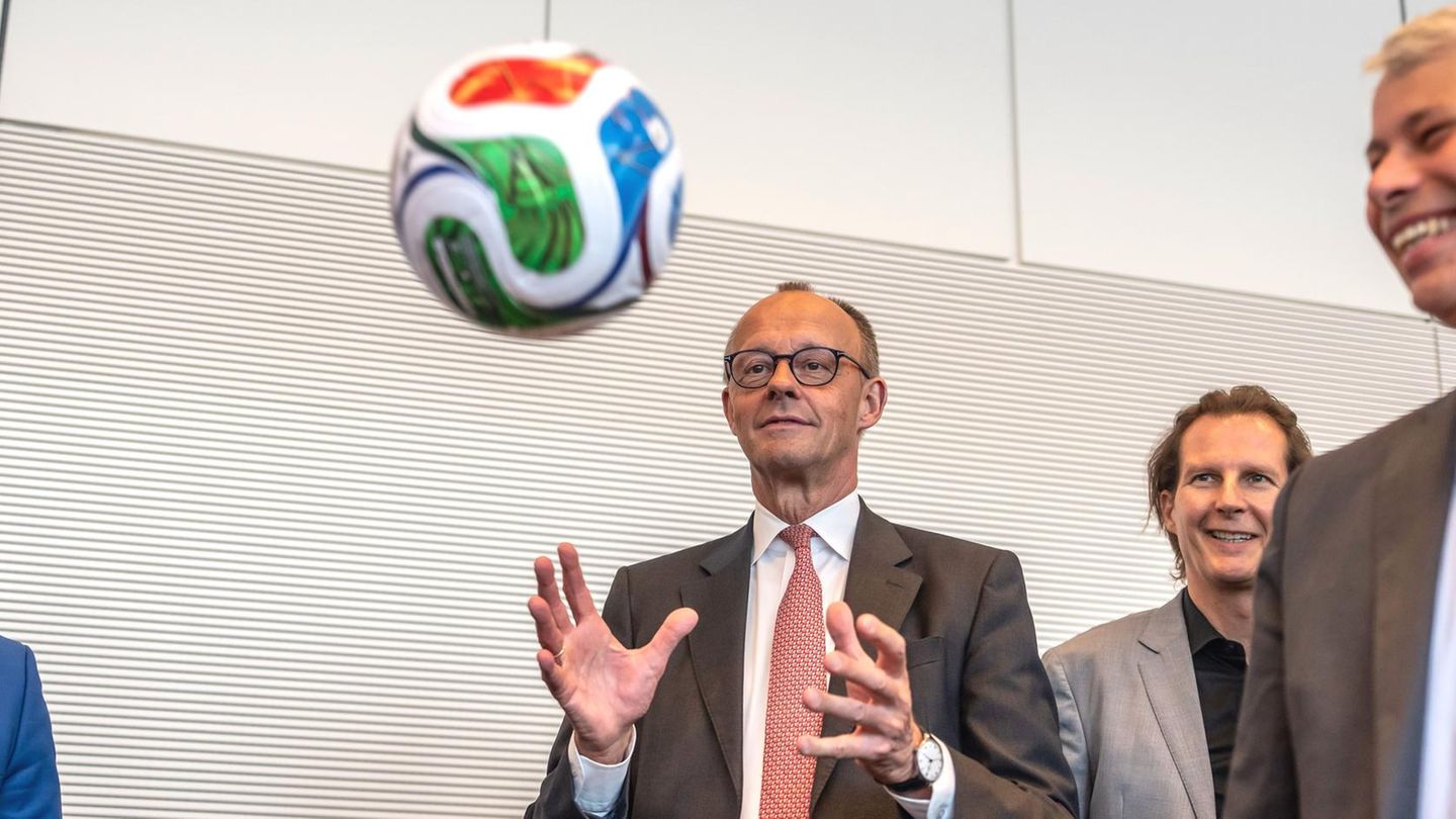 Politik und Fußball: Merz und die WM – zum Glücksbringer taugt der Kanzler eher nicht