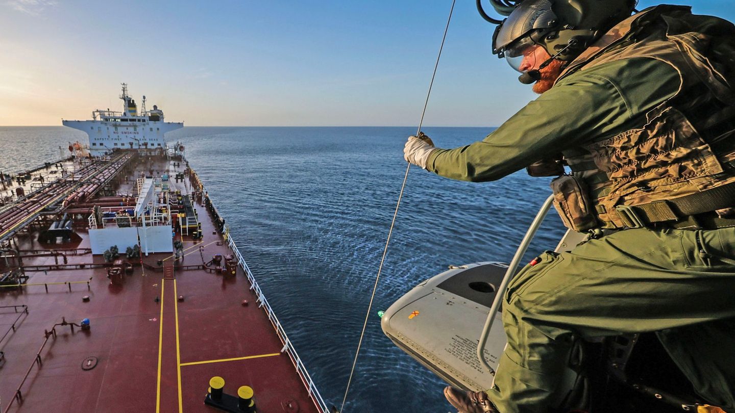 Ukraine-Krieg: Starmer: Britische Armee stoppt Schattenflotte-Tanker