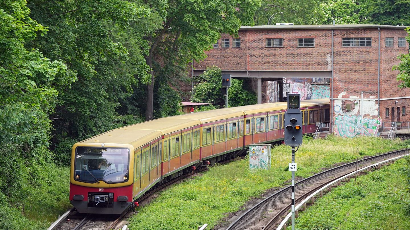 Wetter-S-Bahn-Verkehr-nach-Erkner-wegen-Blitzeinschlag-unterbrochen
