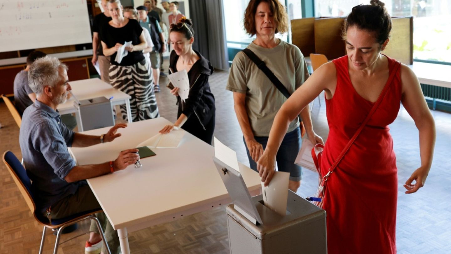 Schweizer lehnen Begrenzung der Zuwanderung bei Referendum offenbar ab