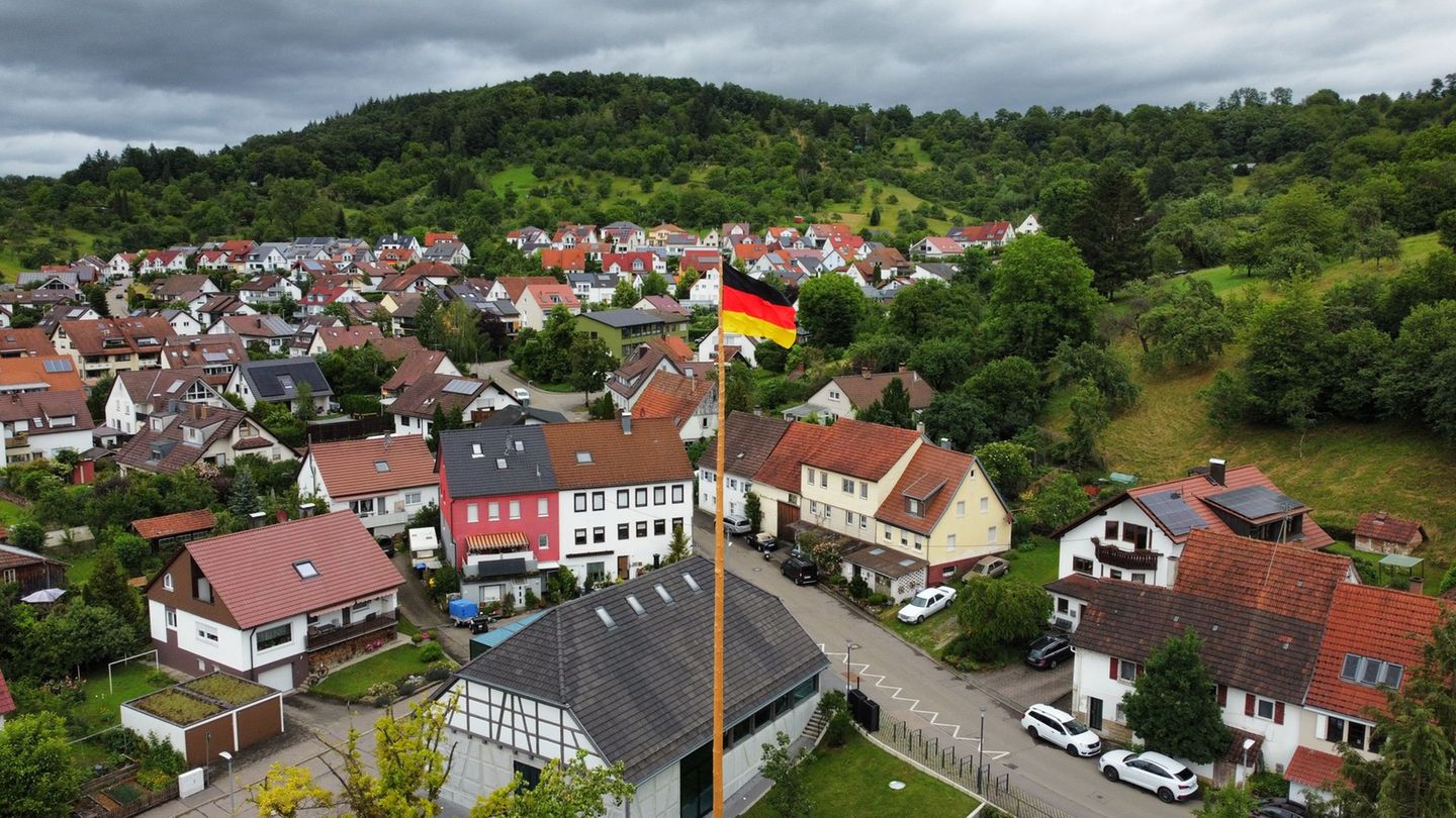 Aktion-zur-WM-Flattert-hier-Deutschlands-h-chste-Deutschland-Flagge-