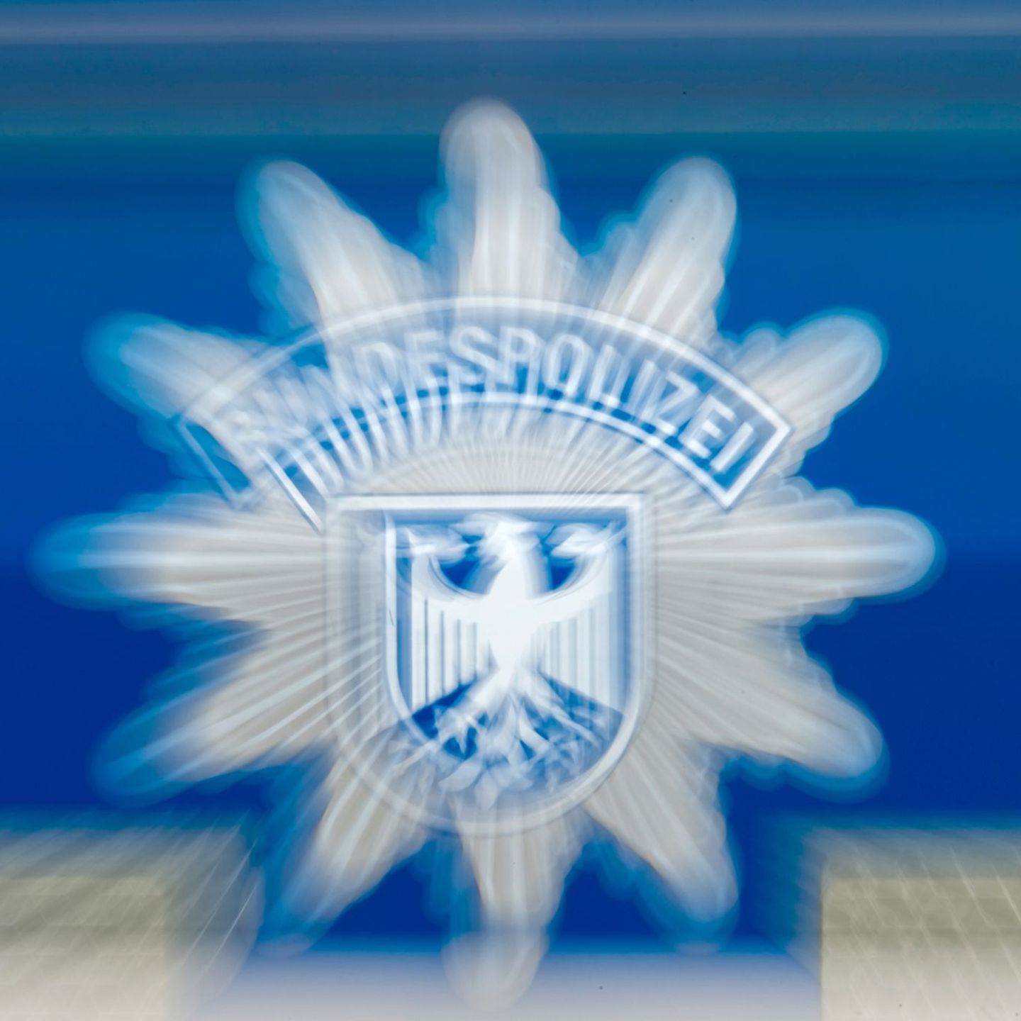 Chef löst Mitarbeiter aus: Chef zahlt 5.482 Euro und bewahrt Mitarbeiter vor Haft