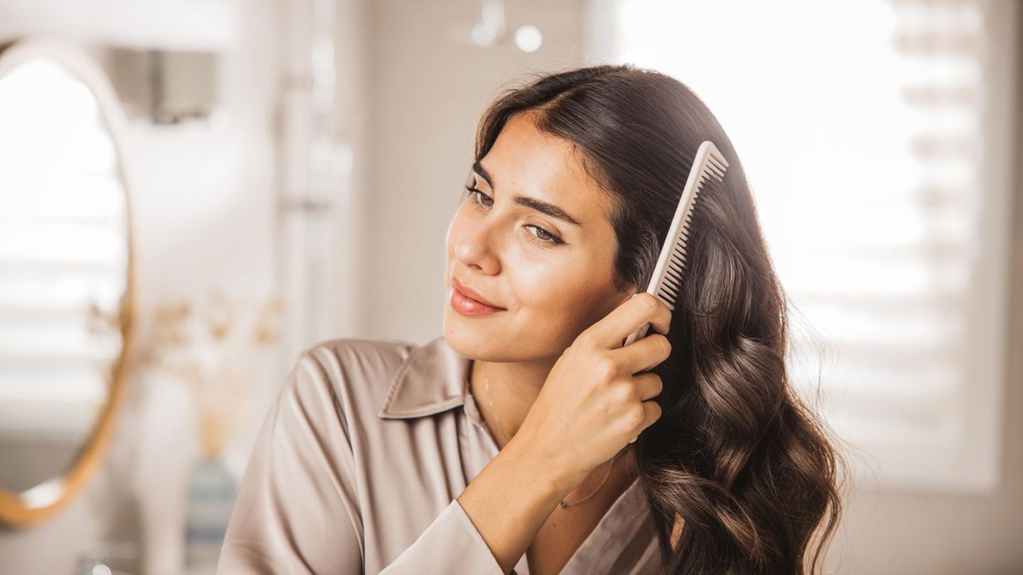 Ob Blowout, große Wellen oder glatter Sleek-Look: Mit den reduzierten Wavytalk-Tools lassen sich mehrere Frisuren zu Hause stylen.