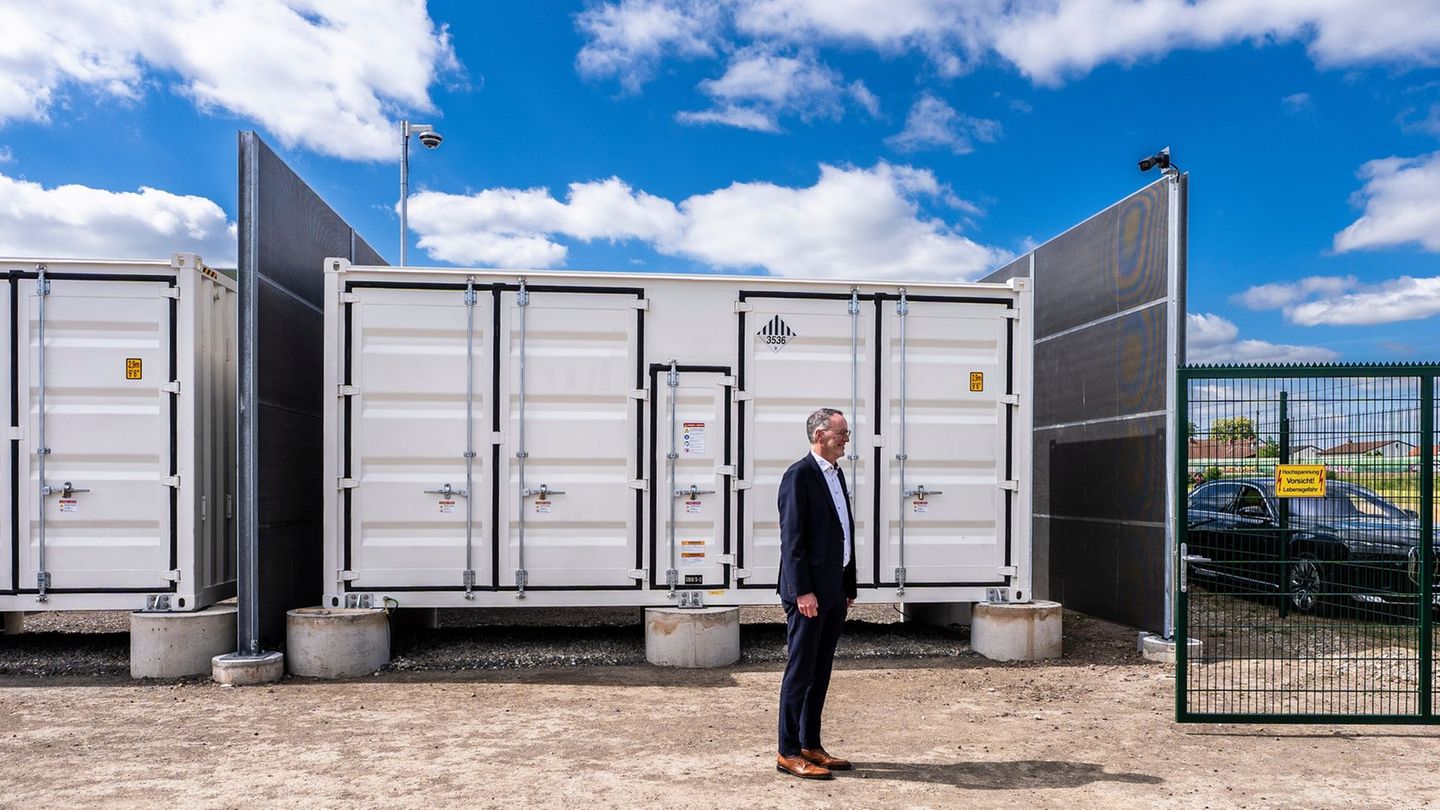Baustein für Energiewende: Größter Batteriespeicherpark des Landes eröffnet