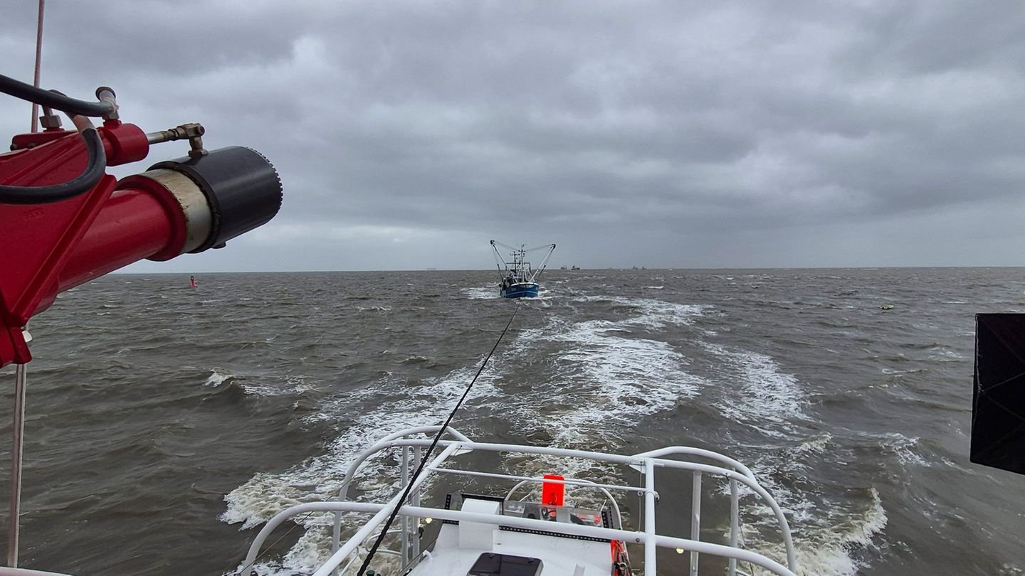 Leine im Schiffspropeller: Seenotretter befreien Krabbenkutter aus brenzliger Lage