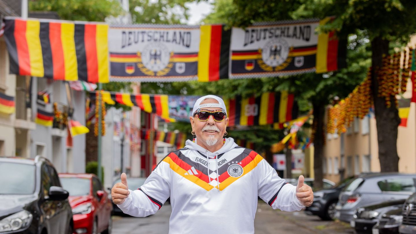 Rullichstraße in Essen: Flaggenmeer in Essen - WM-Party bei „Flaggen-Achim“