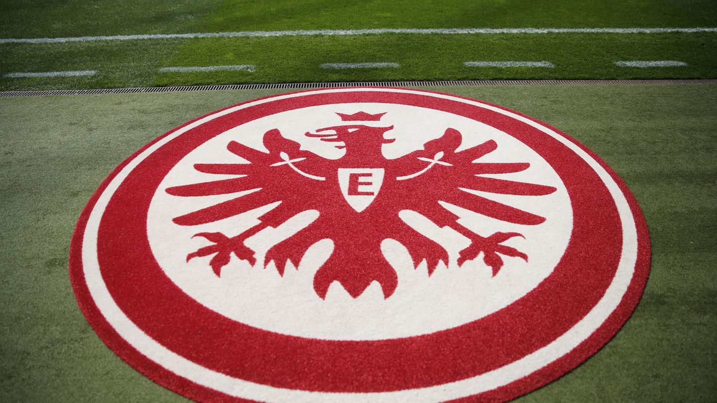 Transfers: Frankfurts Fenyö wechselt fest zu Dardai-Club
