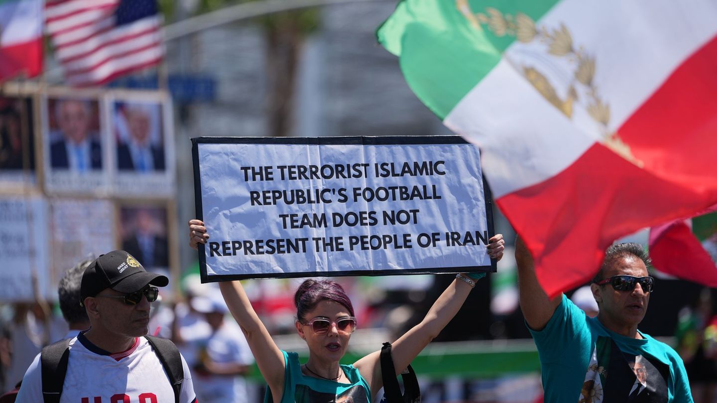Fußball-WM: Protestbekundungen vor erstem WM-Spiel des Iran