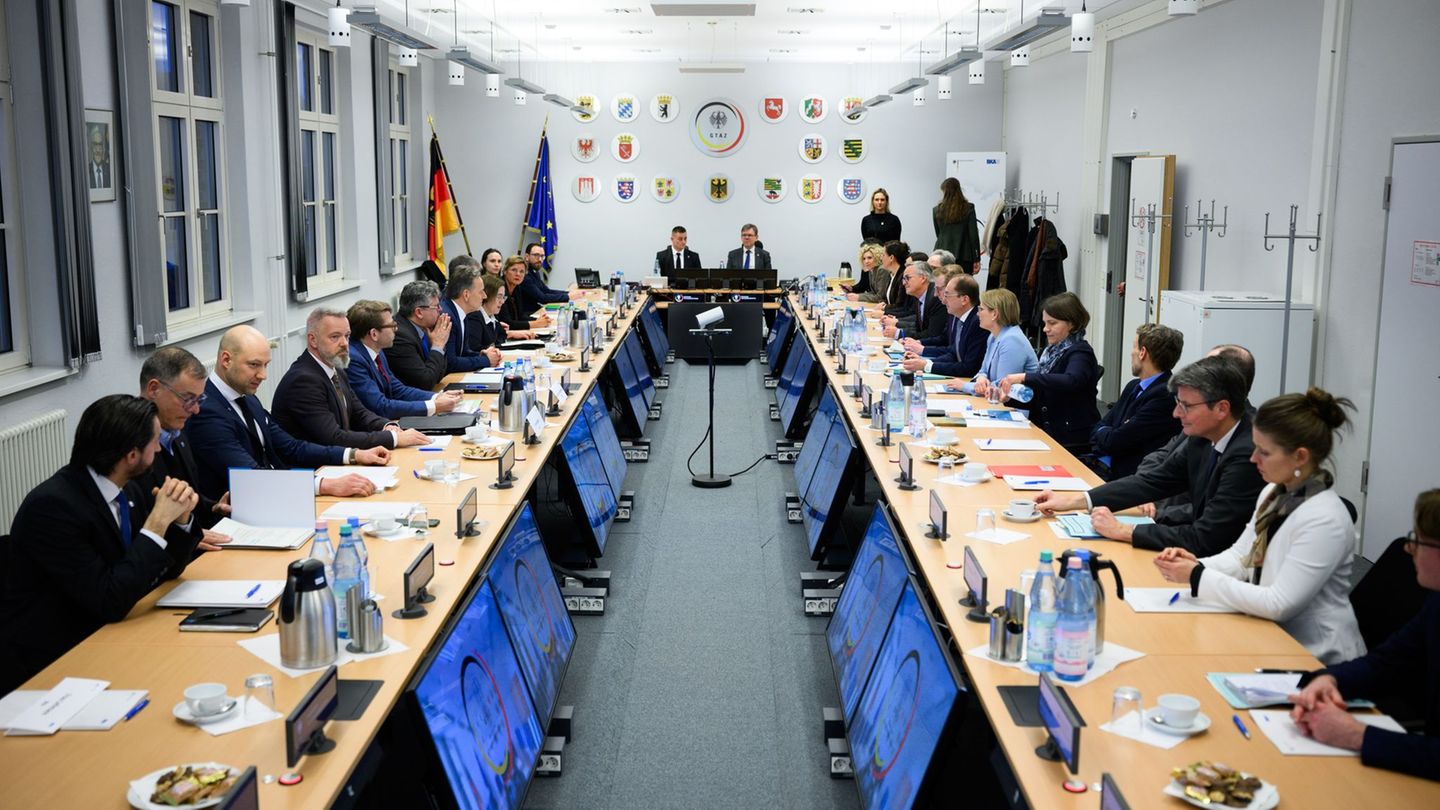 Neue Plattform für Austausch: Was soll das Gemeinsame Abwehrzentrum Hybrid bringen?
