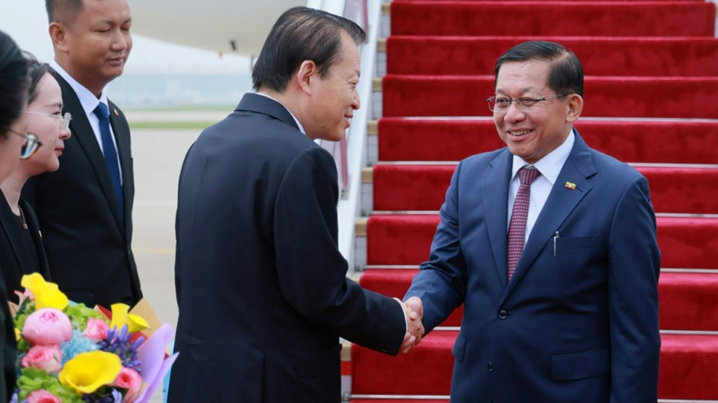 Myanmars Machthaber Min Aung Hlaing zu Gesprächen in Peking