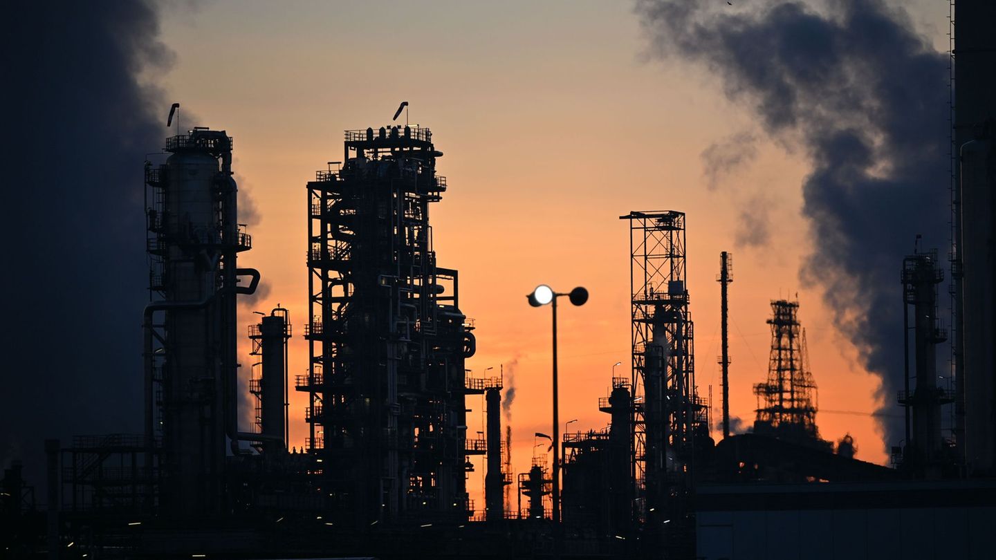 Energie: Ölpreise nach starkem Rückgang nur wenig bewegt