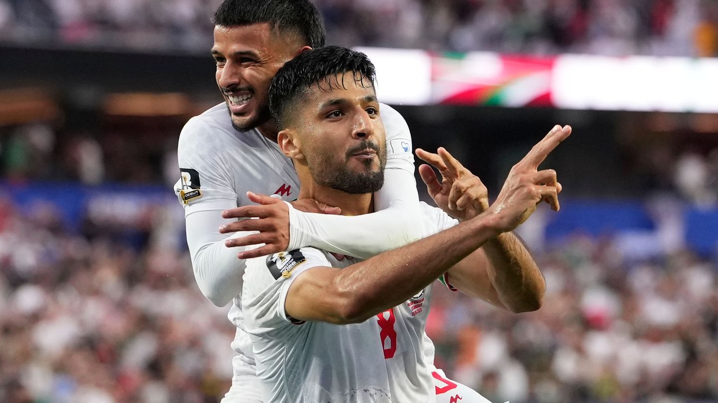 Fußball-WM: Irans Fußballer senden Botschaften - im und nach dem Spiel
