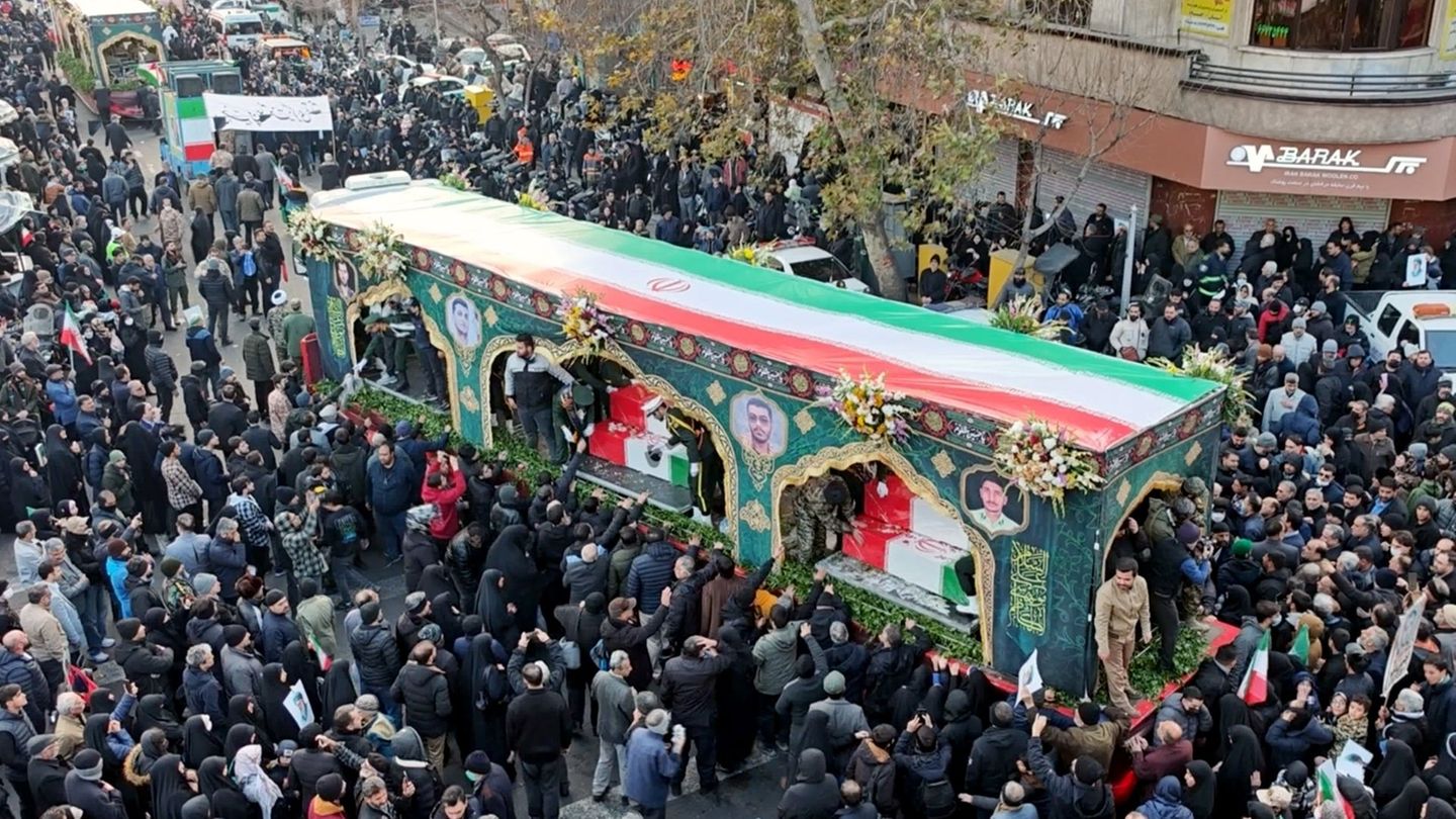 Iran: Menschen im Krieg: Dokumente einer Generation, die nicht aufgeben will