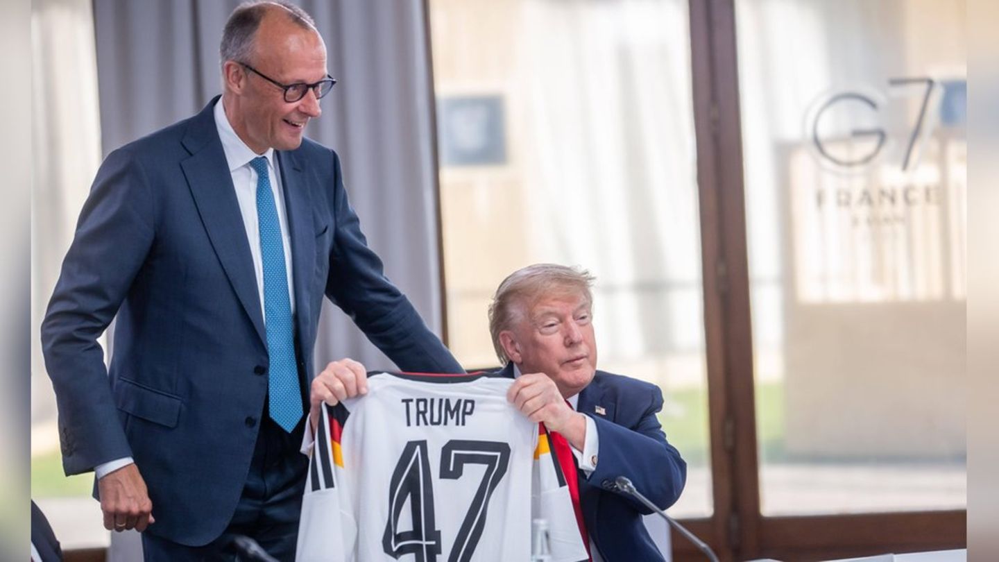 Friedrich Merz und Donald Trump: Deutschlandtrikot als Geschenk an Präsidenten