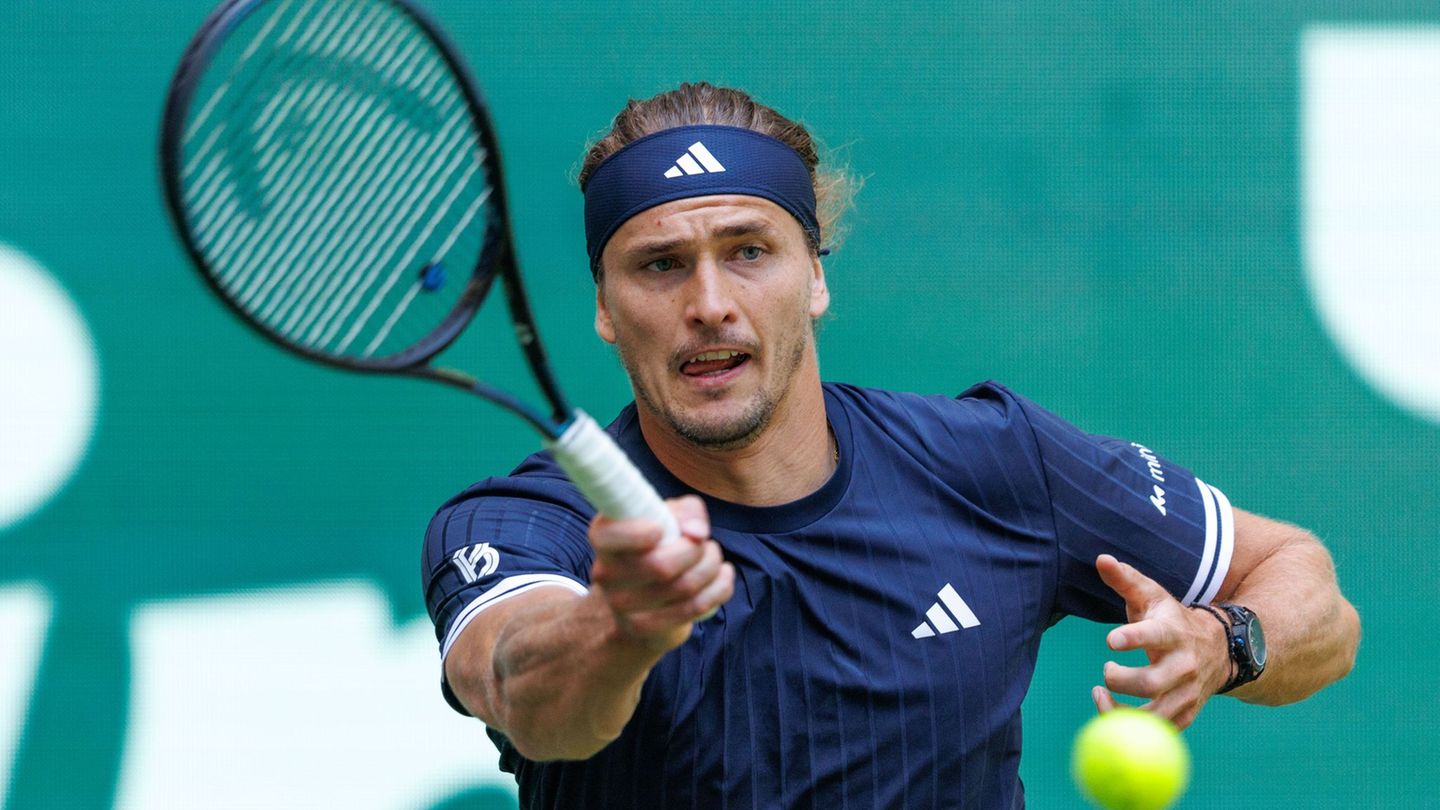 tennis-rasenauftakt-mit-problemen-zverev-in-halle-im-achtelfinale