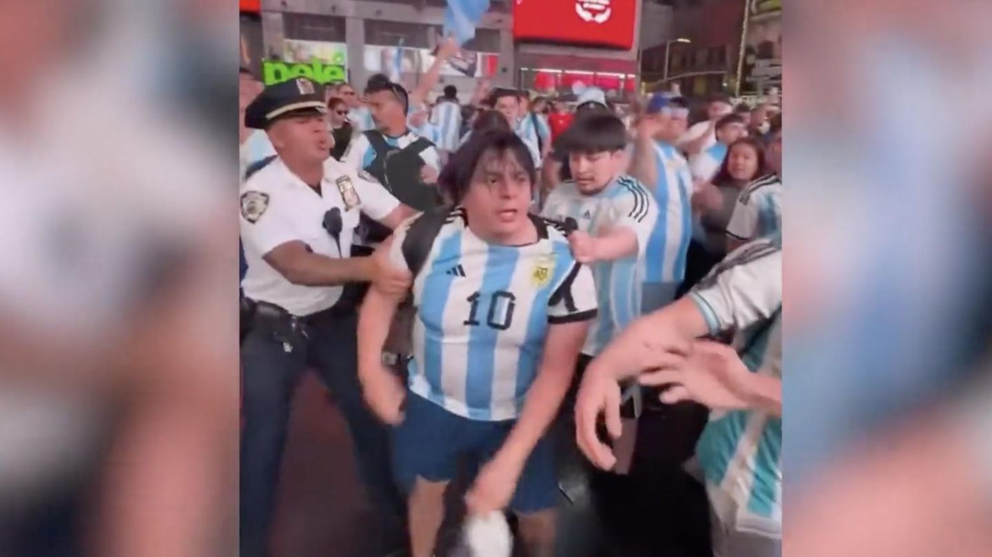 WM-Randale: Algerien- und Argentinien-Fans liefern sich Massenschlägerei am Times Square