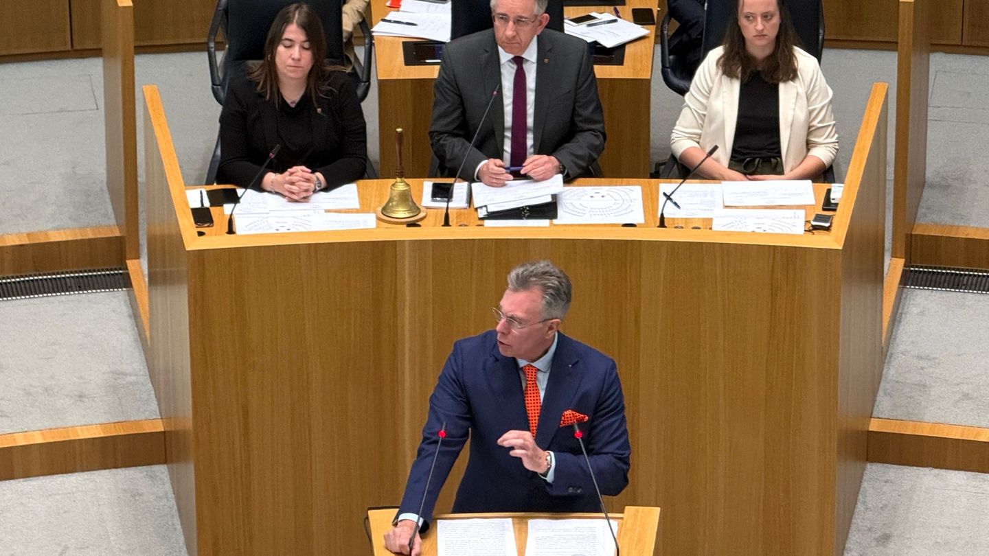 Landtag: Stunde der Opposition - neue Regierung muss einstecken