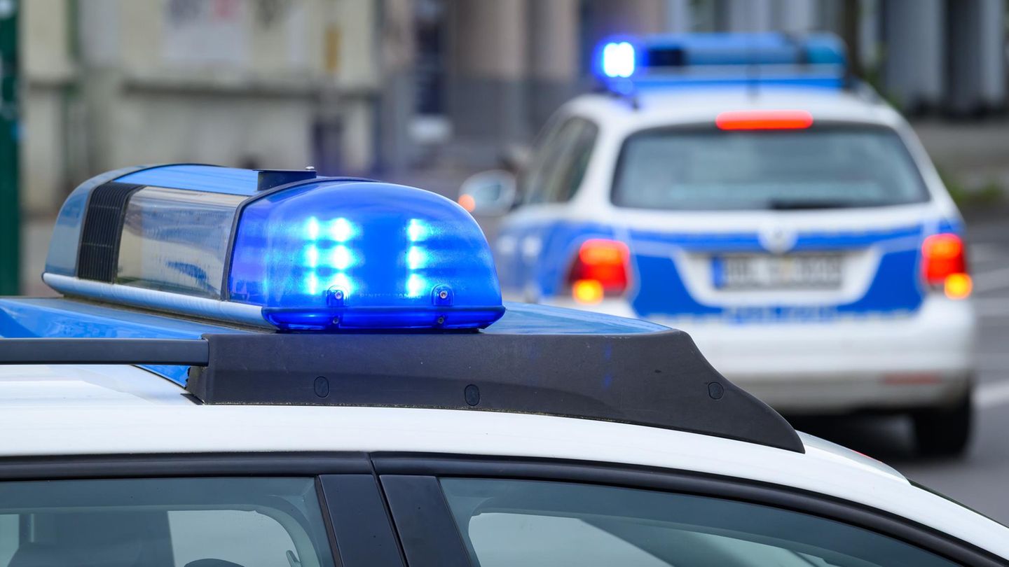 Niedersachsen: Verurteilter Mörder entkommt bei Freigang auf Motorrad