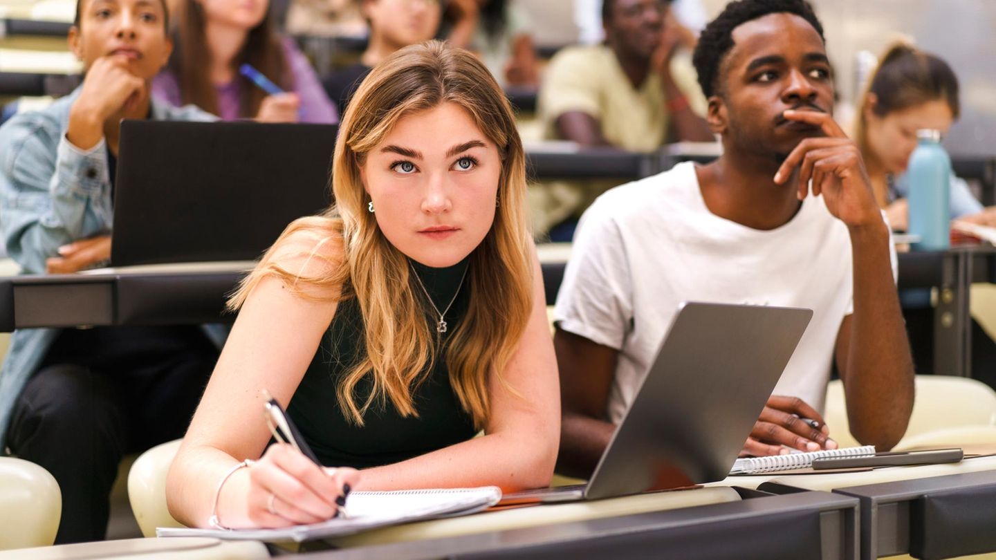 Studienfinanzierung: So viel Geld müssen Eltern fürs Studium der Kinder einplanen