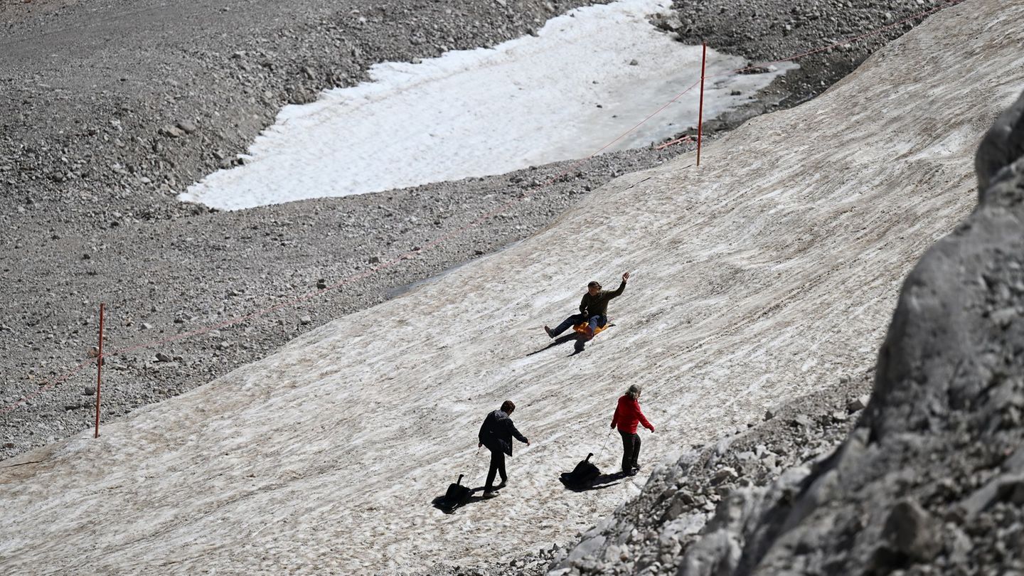 Winterspaß: Förderband erleichtert Rodelspaß auf der Zugspitze