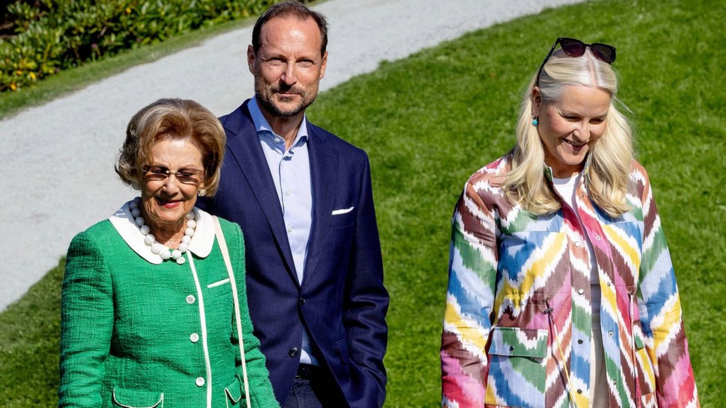 Mette-Marit: Königin Sonja zu Besuch im Krankenhaus