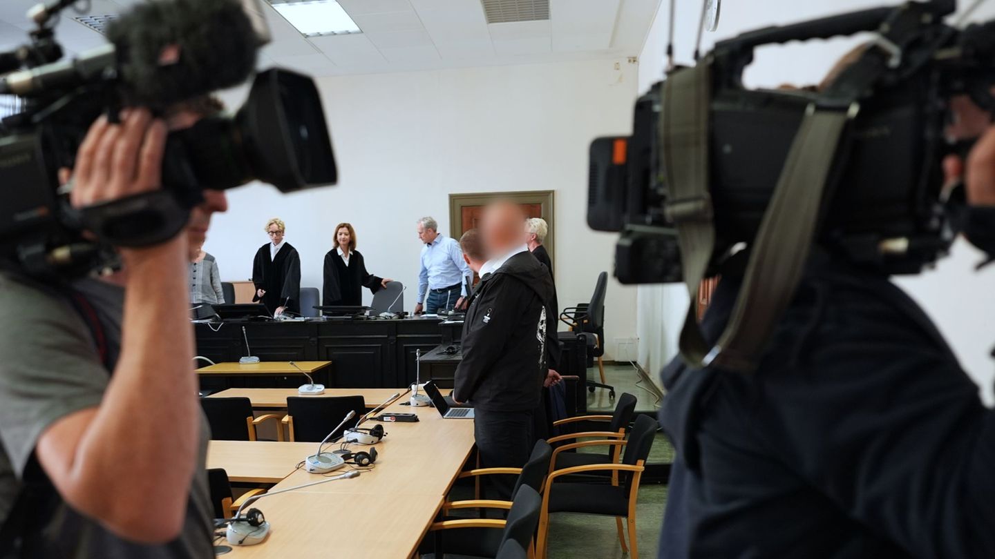 Prozess gegen Vater: Urteil zu angeblicher Zwangsprostitution von Sohn aufgehoben