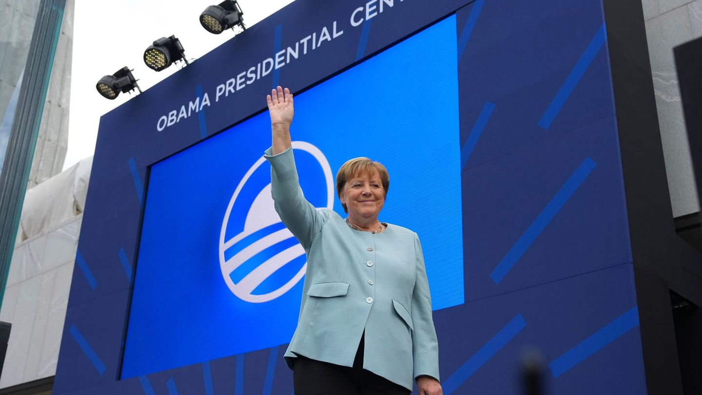 Präsidenten: Merkel überraschend bei Einweihung von Obama-Museum