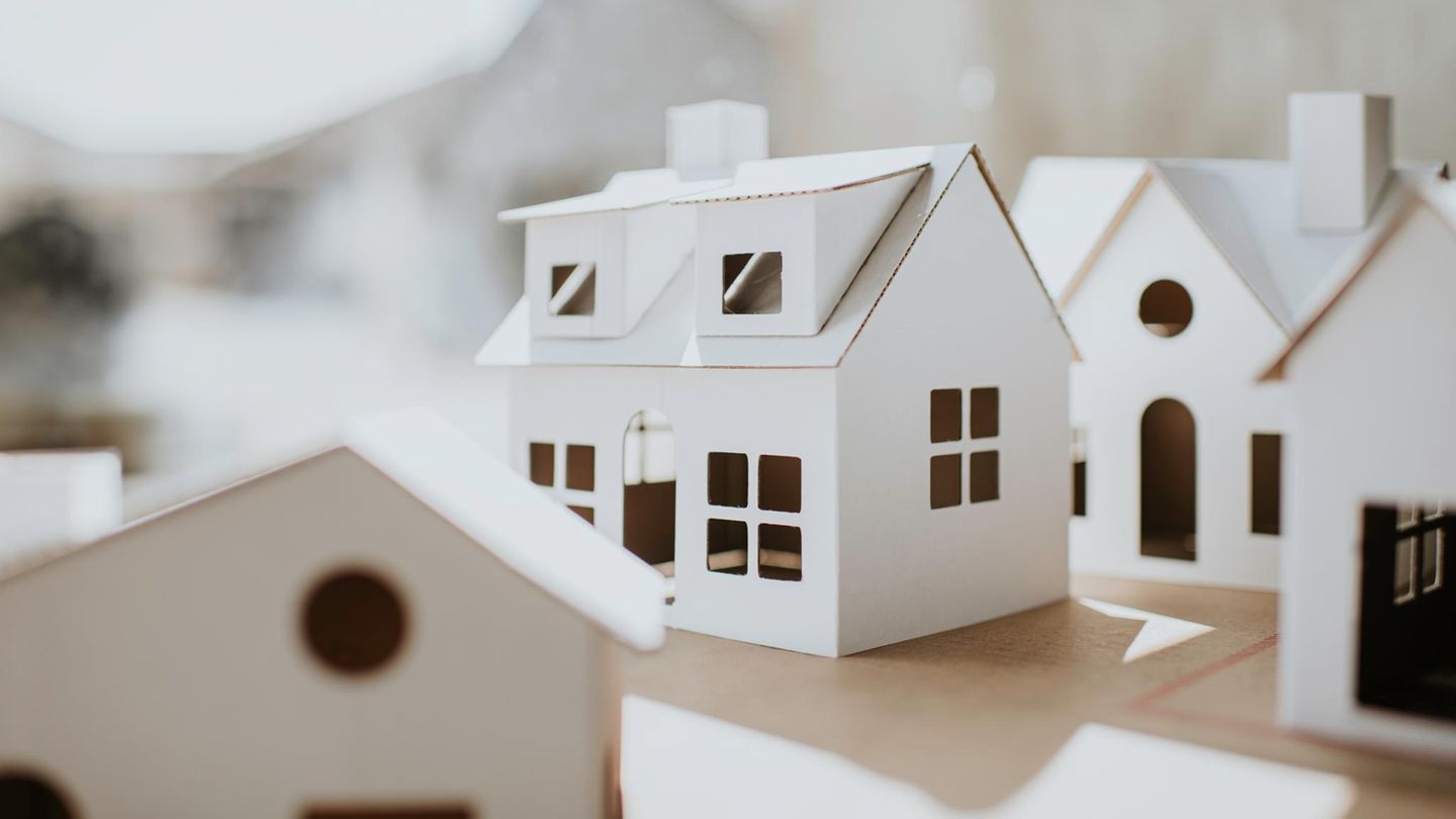 Immobilienfinanzierung: Soll ich für den Hauskauf einen Kredit aufnehmen oder mein Depot auflösen?