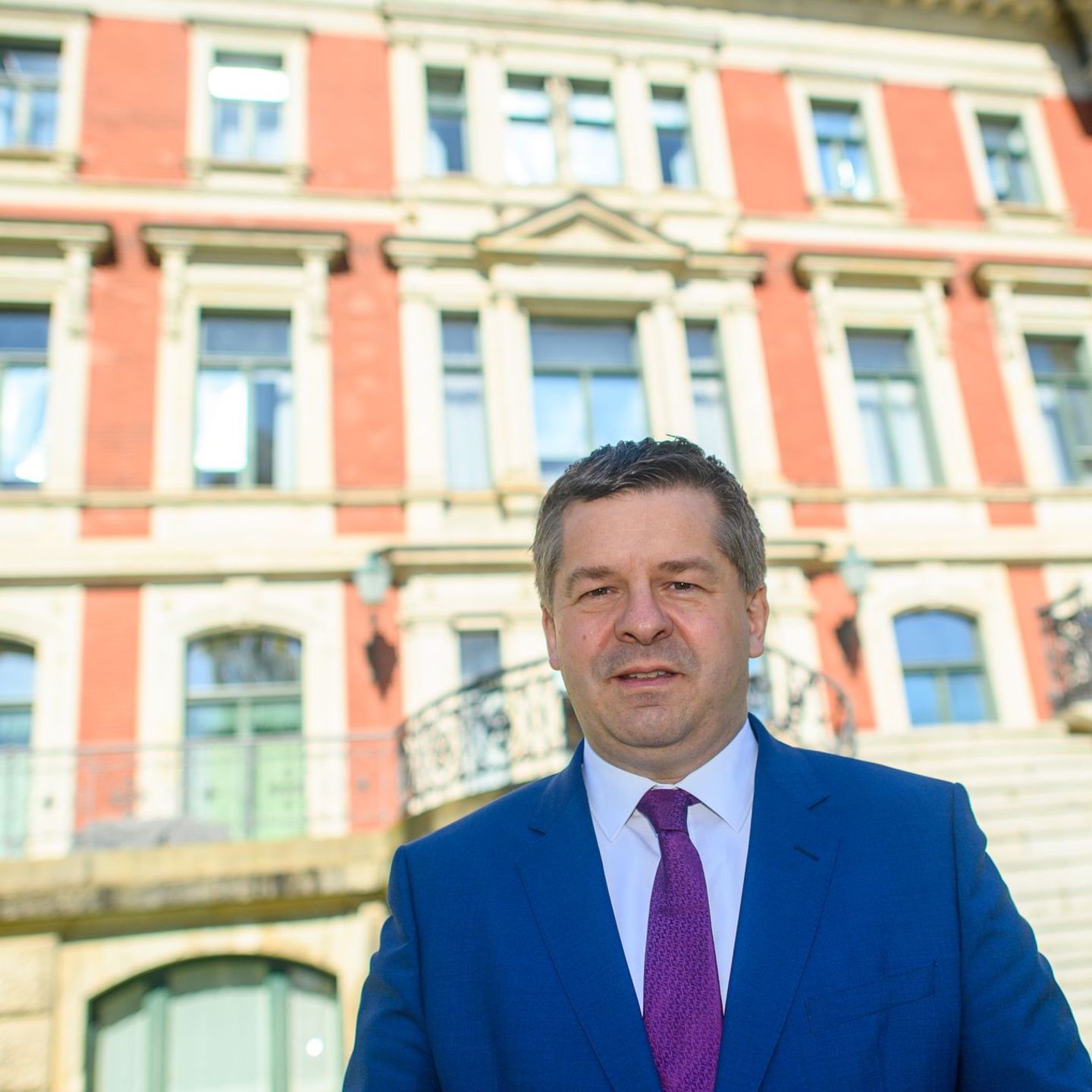 Sachsen-Anhalt: Ministerpräsident tourt per Fahrrad zu Firmen und Vereinen