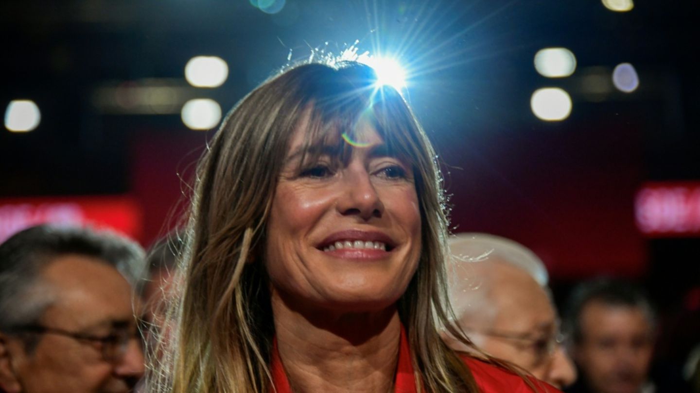 Ehefrau von spanischem Regierungschef Sánchez muss in Korruptionsprozess Pass abgeben