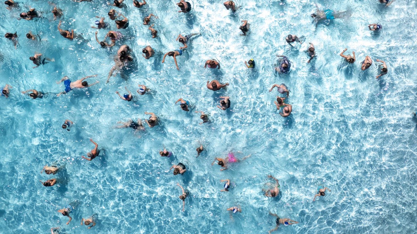 Schwimmbad: KI im Freibad hilft – retten müssen Menschen