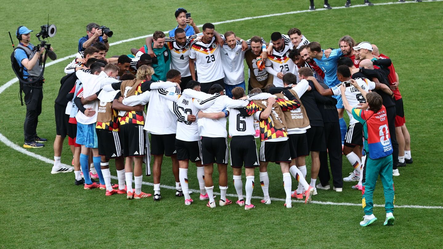 Fußball: Das war die WM-Nacht: DFB-Elf gewinnt Gruppe, Curaçao hilft