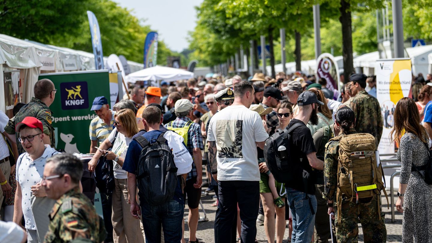 Bürgerfest am Reichstag: Veteranentag in Berlin: Sperrungen im Regierungsviertel