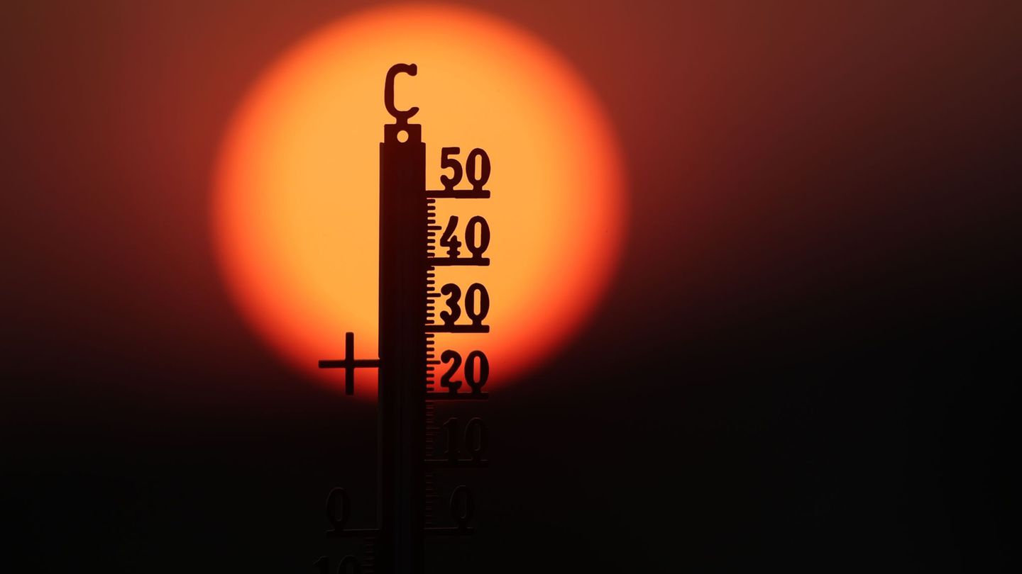 Schwülheißes Sommerwetter: Deutschland ächzt unter Hitze - Blitz-Verletzte und Badetote