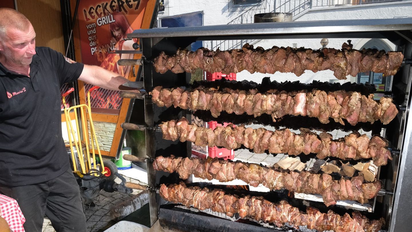 Freizeit: Tausende feiern Musik und Mutzbraten bei Sommerhitze