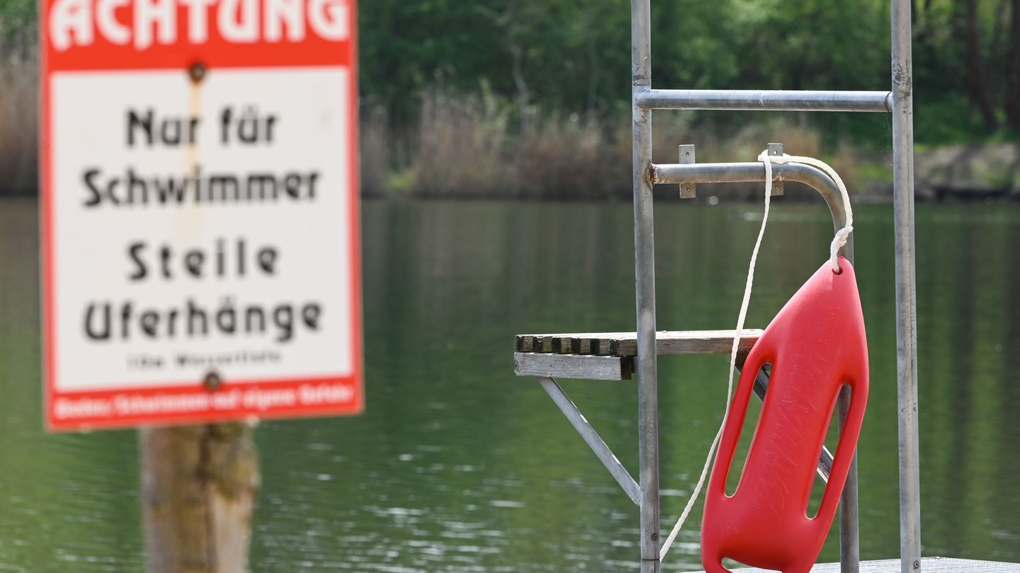 Schwimmregeln: Kein Deutsch, kein Eintritt - umstrittene Regel in Strandbad