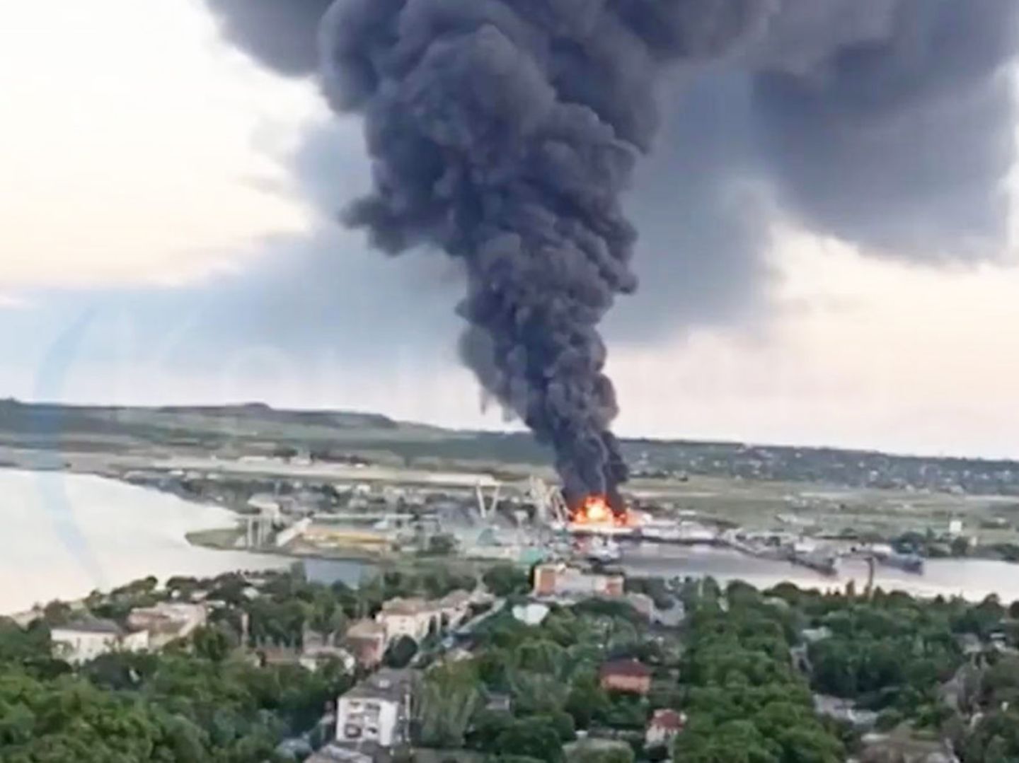 Ukraine-Krieg: Öldepot auf Krim nach Angriff in Flammen