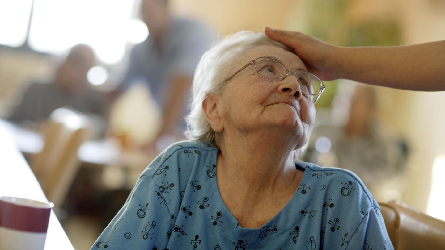 Forsa-Umfrage: Mehr zahlen für die Pflege der Eltern? Nein, sagen 73 Prozent der Deutschen