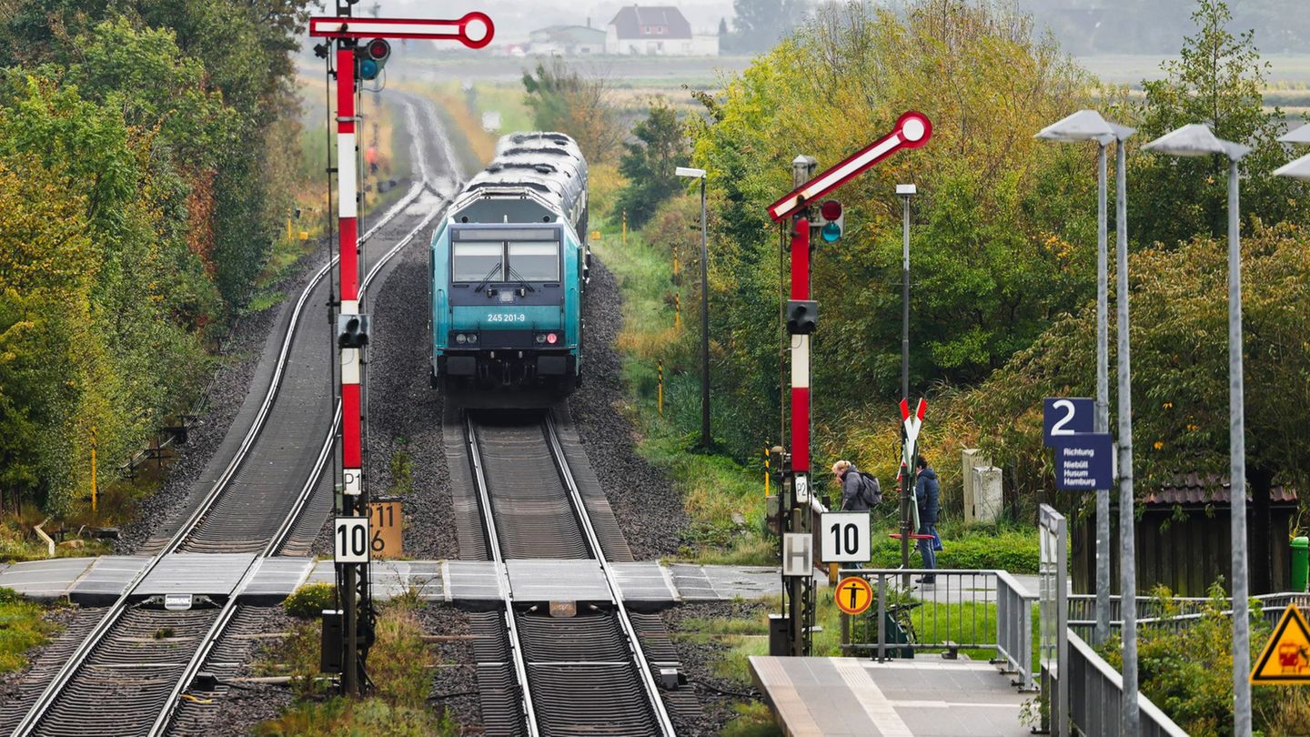 Bahnverkehr: Defekte Weiche sorgt für Ausfälle und Verspätungen nach Sylt