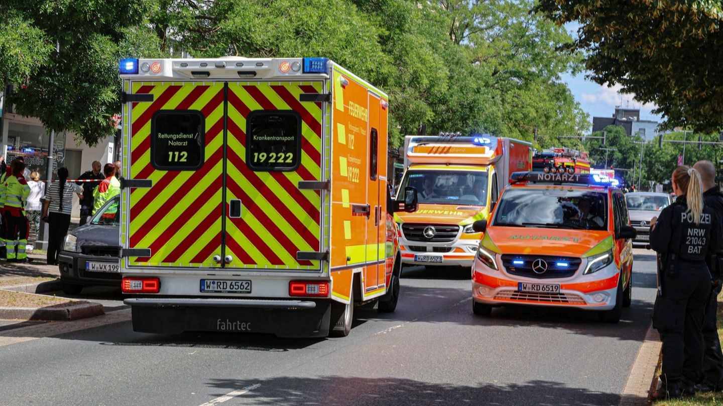Tödlicher Sturz: Kleinkind stirbt nach Sturz aus Mehrfamilienhaus